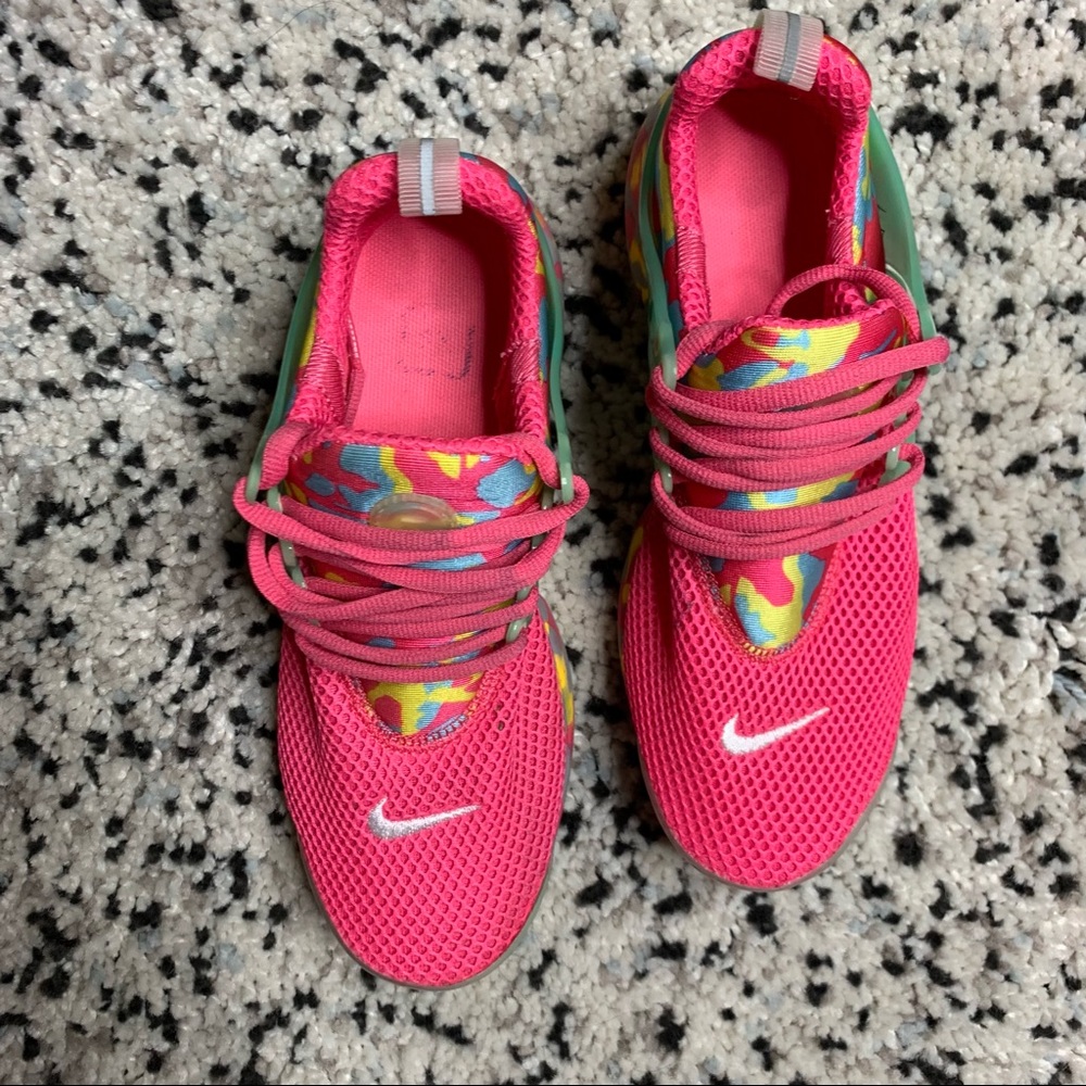 Nike Presto Pink Camo Mesh Sneakers W7